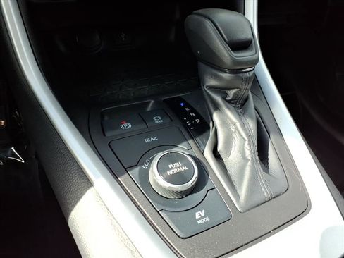 Certified 2022 Toyota RAV4 LE image 14