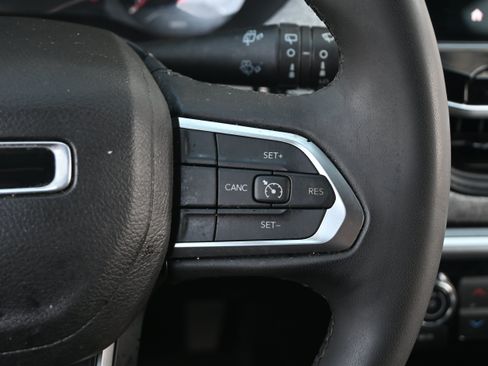 Used 2024 Jeep Compass Latitude AWD/4WD image 35