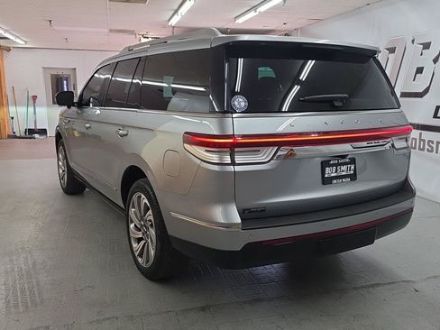 Used 2023 Lincoln Navigator Reserve AWD/4WD image 4