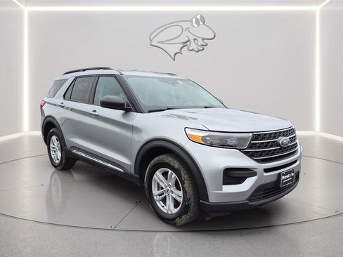 Used 2023 Ford Explorer XLT AWD/4WD image 8