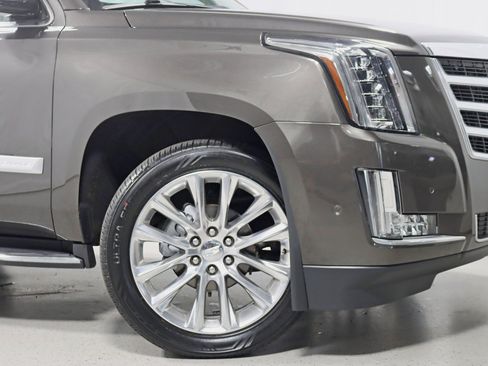Used 2020 Cadillac Escalade Luxury AWD/4WD image 5