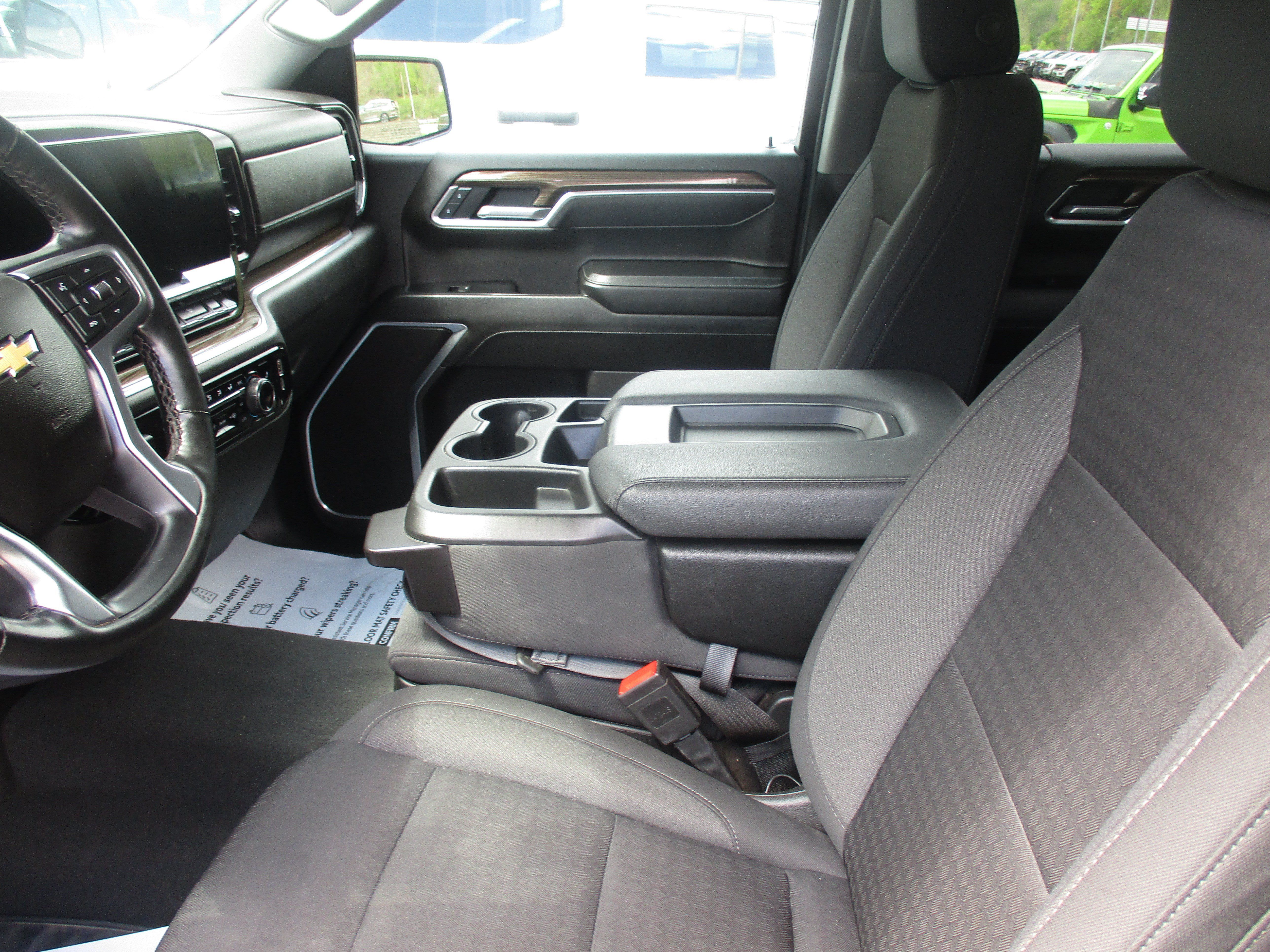 Used 2025 Chevrolet Silverado 1500 LT AWD/4WD image 14