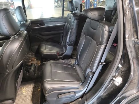 Used 2023 Jeep Grand Cherokee L Limited w/ Luxury Tech Group II AWD/4WD image 11