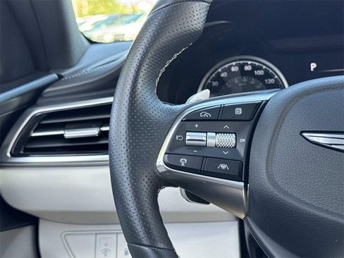 Used 2025 Genesis G70 2.5T image 8