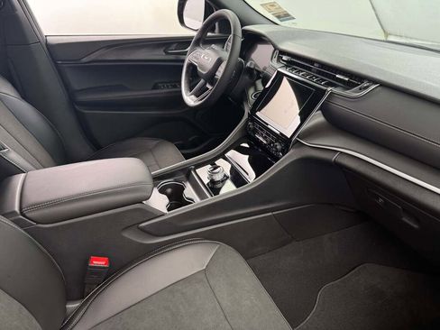 New 2025 Jeep Grand Cherokee L Laredo image 22