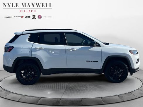 New 2026 Jeep Compass Latitude image 17