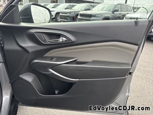 Used 2024 Chevrolet Trax ACTIV w/ Sunroof Package image 18