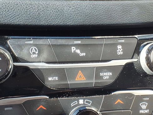 Used 2020 Chrysler Pacifica Touring-L Plus FWD image 19