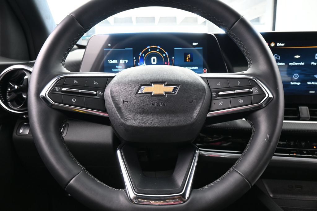 Used 2026 Chevrolet Equinox LT FWD image 23