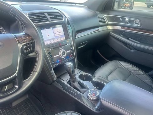 Used 2018 Ford Explorer Platinum AWD/4WD image 25