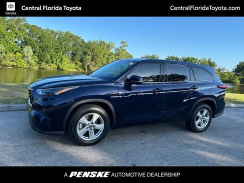 Used 2022 Toyota Highlander LE FWD image 1