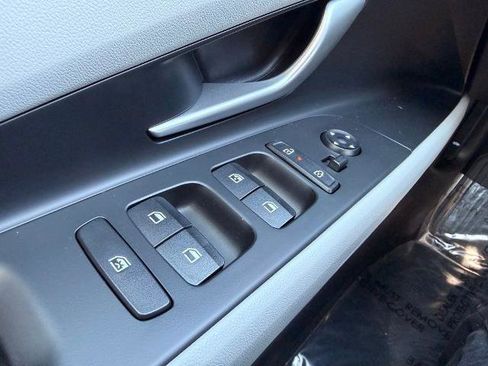 New 2025 Hyundai Elantra Limited FWD image 24