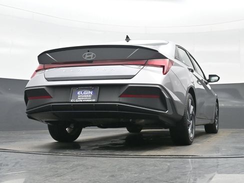 Certified 2025 Hyundai Elantra Sport image 29