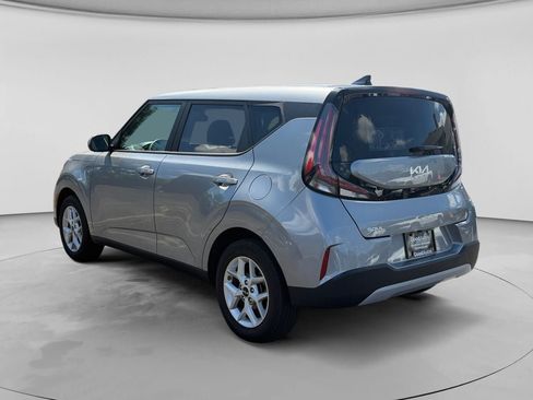 Used 2025 Kia Soul LX w/ LX Technology Package FWD image 5
