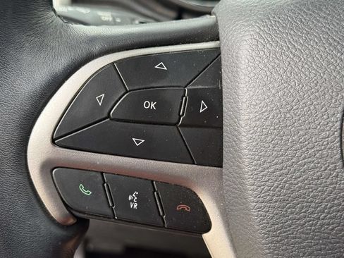 Used 2020 Jeep Grand Cherokee Altitude AWD/4WD image 15