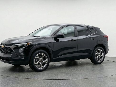 Used 2025 Chevrolet Trax LT w/ LT Convenience Package FWD image 3