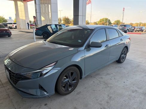 Used 2023 Hyundai Elantra SEL w/ Cargo Package FWD image 1
