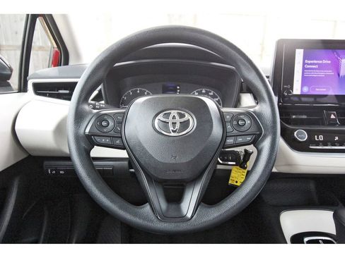 Used 2025 Toyota Corolla LE FWD image 17