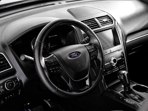 Used 2019 Ford Explorer Limited w/ Class III Trailer Tow Package image 12