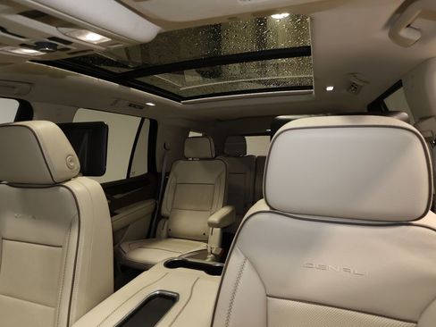 Used 2021 GMC Yukon Denali w/ Denali Ultimate Package image 20