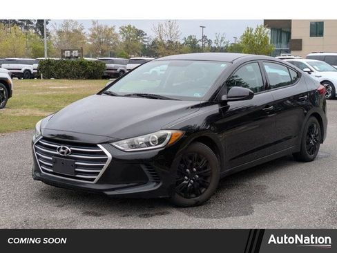 Used 2017 Hyundai Elantra SE image 1