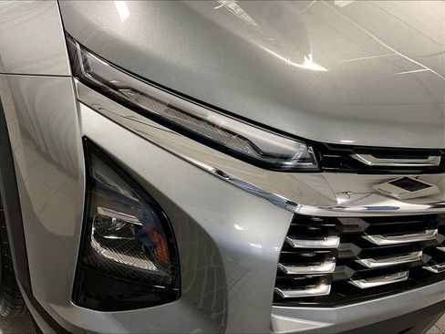 Used 2025 Chevrolet Equinox LT AWD/4WD image 32