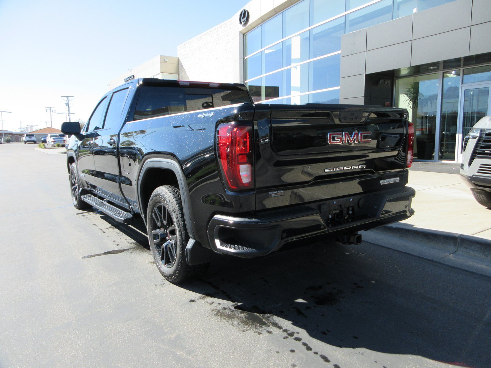 Used 2024 GMC Sierra 1500 Elevation w/ Elevation Premium Package AWD/4WD image 8