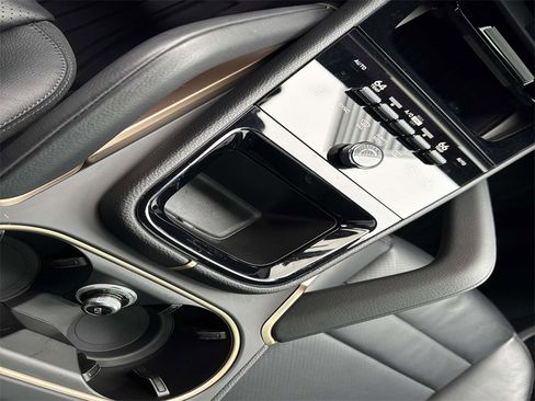 Used 2024 Porsche Cayenne image 26