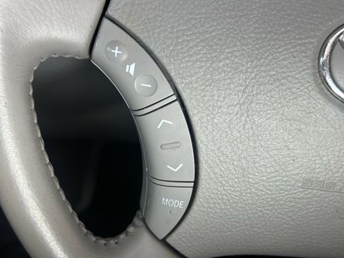 Used 2010 Toyota Sienna XLE image 31