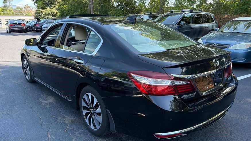 Used 2017 Honda Accord Touring image 7