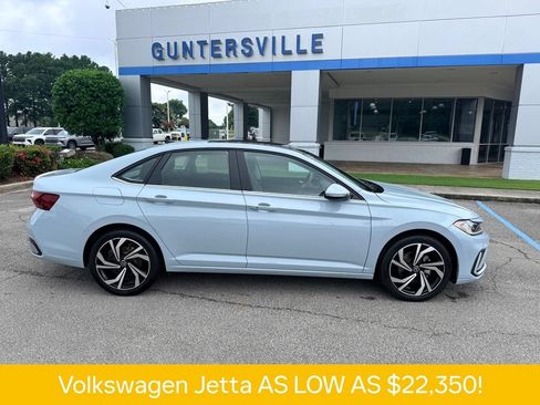 Used 2025 Volkswagen Jetta SEL FWD image 4
