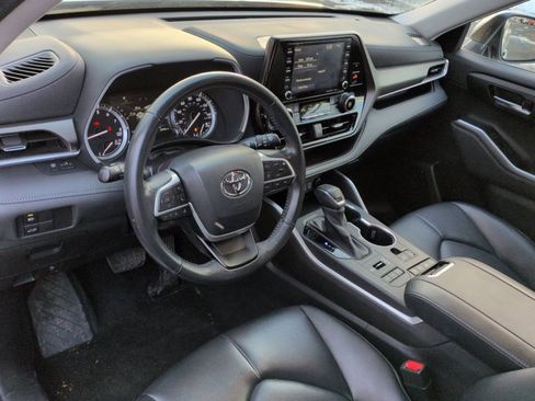 Certified 2022 Toyota Highlander XLE image 14