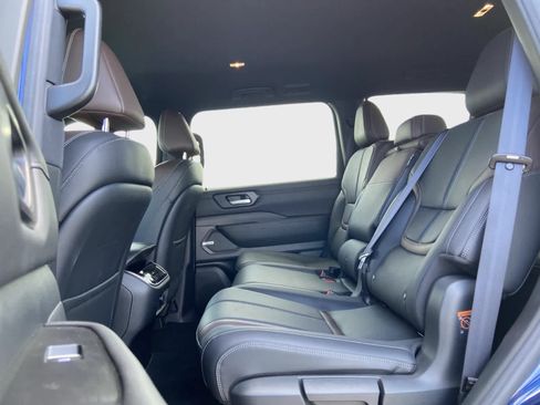 Used 2025 Nissan Armada SL AWD/4WD image 16
