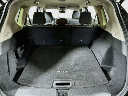 Used 2024 Nissan Rogue SV image 24