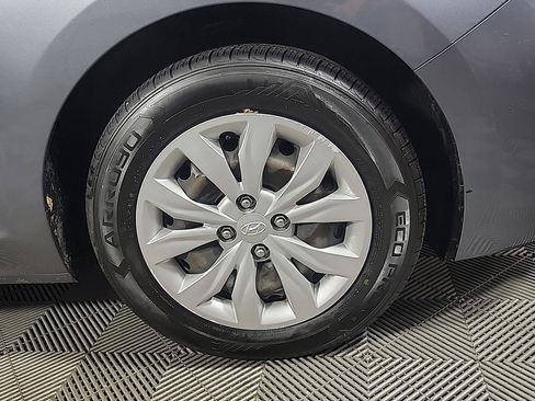 Used 2020 Hyundai Accent SE image 3