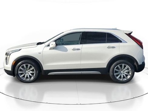 Certified 2023 Cadillac XT4 Premium Luxury image 2