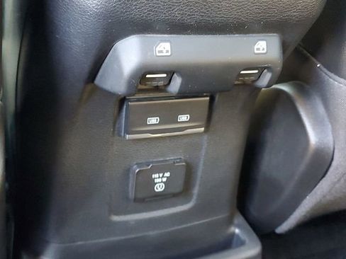 Used 2022 Jeep Wrangler Unlimited Rubicon w/ Dual Top Group AWD/4WD image 9