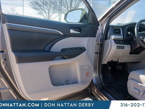 Used 2019 Toyota Highlander Limited Platinum image 16