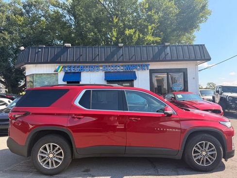 Used 2023 Chevrolet Traverse LT w/ Rear Camera Mirror Package AWD/4WD image 4