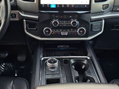 Used 2024 Ford Expedition Max XLT image 26