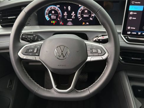 New 2026 Volkswagen Tiguan SE FWD image 12
