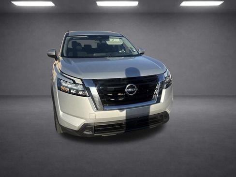Used 2025 Nissan Pathfinder SV AWD/4WD image 9