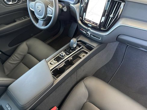 Used 2025 Volvo XC60 B5 Core w/ Protection Package Premier AWD/4WD image 15