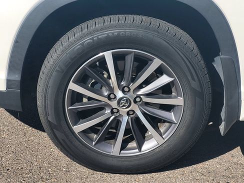 Used 2018 Toyota Highlander XLE FWD image 9