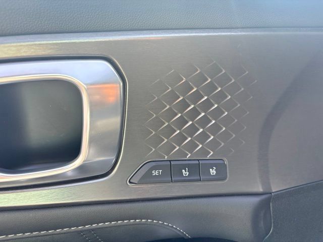 Used 2023 Kia Sorento SX AWD/4WD image 15