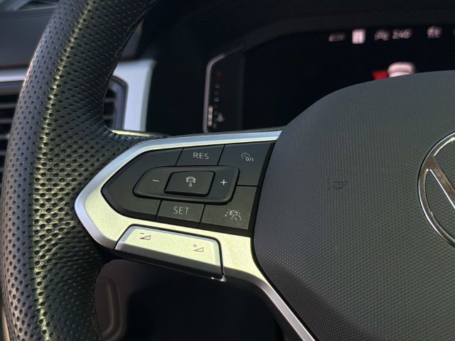 Certified 2023 Volkswagen Atlas SEL R-Line AWD/4WD image 18