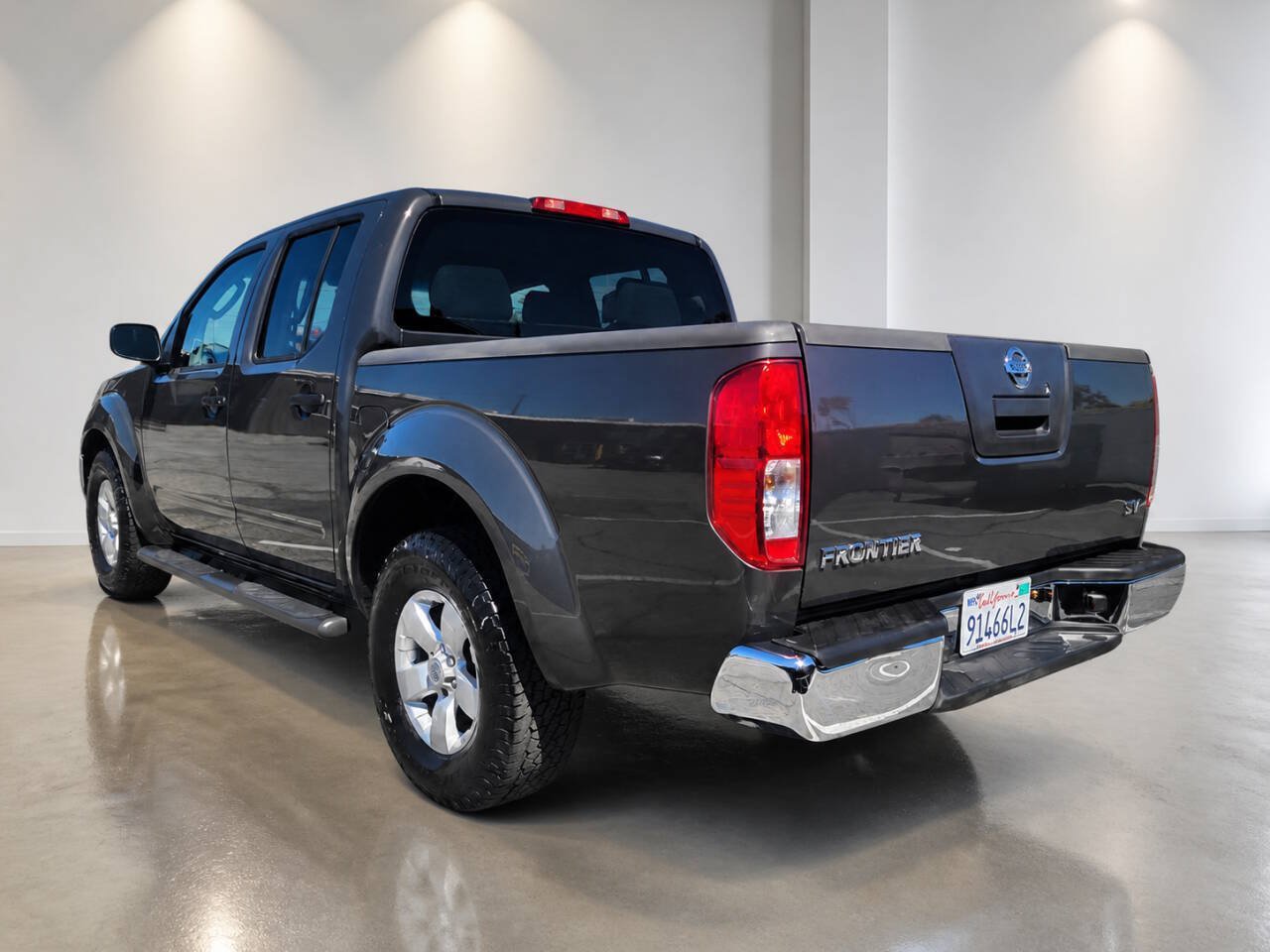 Used 2011 Nissan Frontier SV RWD image 3