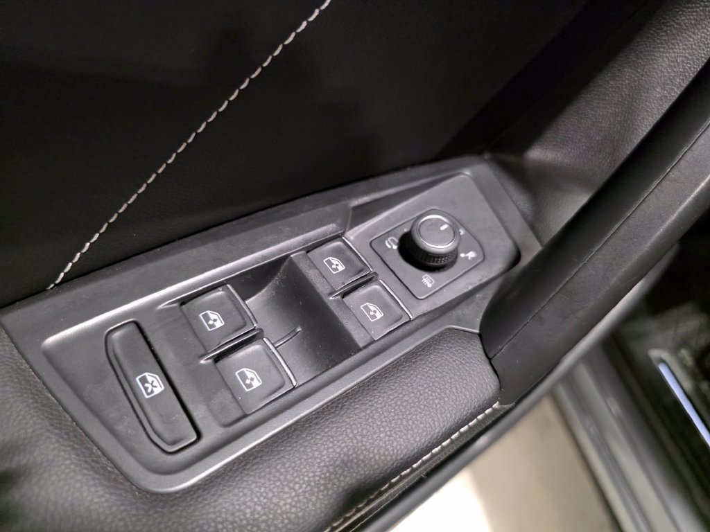 Used 2024 Volkswagen Tiguan SEL R-Line AWD/4WD image 18
