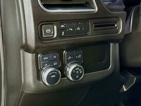 Used 2024 GMC Yukon SLE AWD/4WD image 12