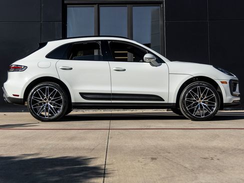 Certified 2026 Porsche Macan AWD/4WD image 12